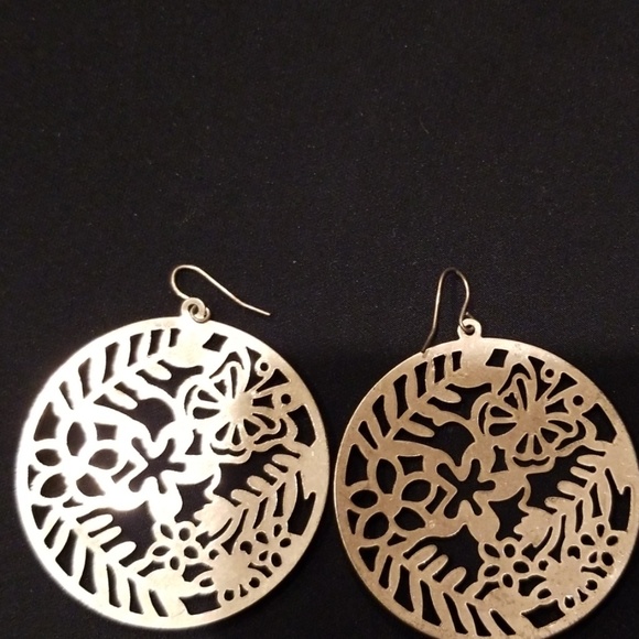 ๐3 for $10๐ NWOT Bronze Metal Earrings - Picture 2 of 3